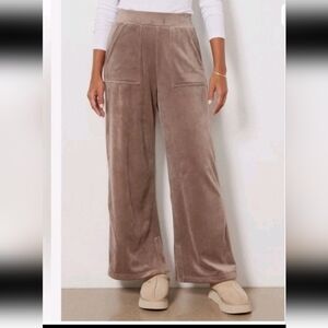 Evereve Women’s Coco Velour Wide Leg Cozy Lounge & Casual Chic Trendy Pants M
